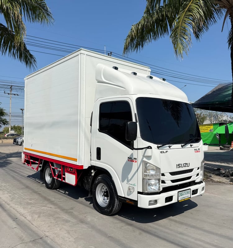 รถ ISUZU NLR 130 แรง ปี 2560 รถห้างแท้(4 ล้อไม่ติดเวลา) ตู้แห้ง ยาว 3.30 ม. กว้าง1.85 ม. 