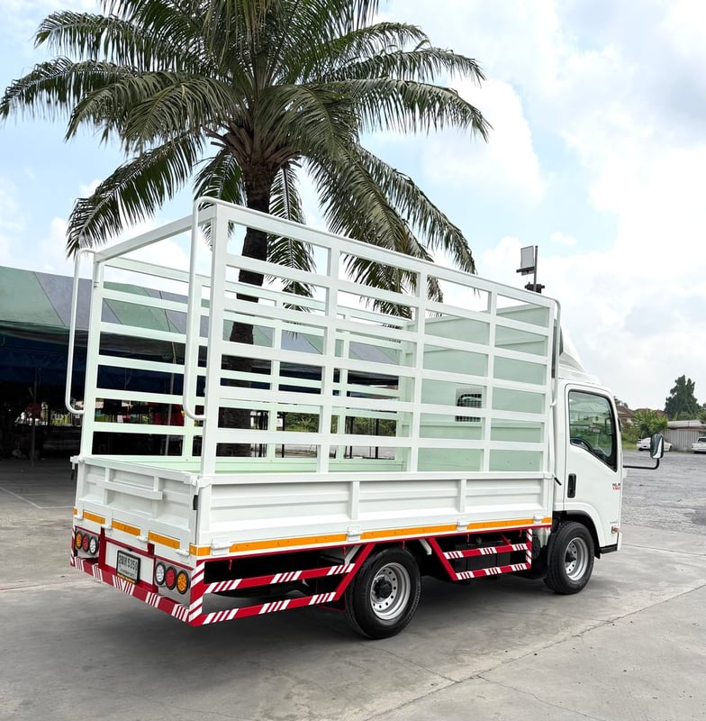 รถ ISUZU NLR 130 แรง ปี 2563   รถห้างแท้  (4 ล้อไม่ติดเวลา) มือเดียว สวยมาก กะบะคอกสูง ยาว 3.50 ม.กว้าง 1.90 ม.