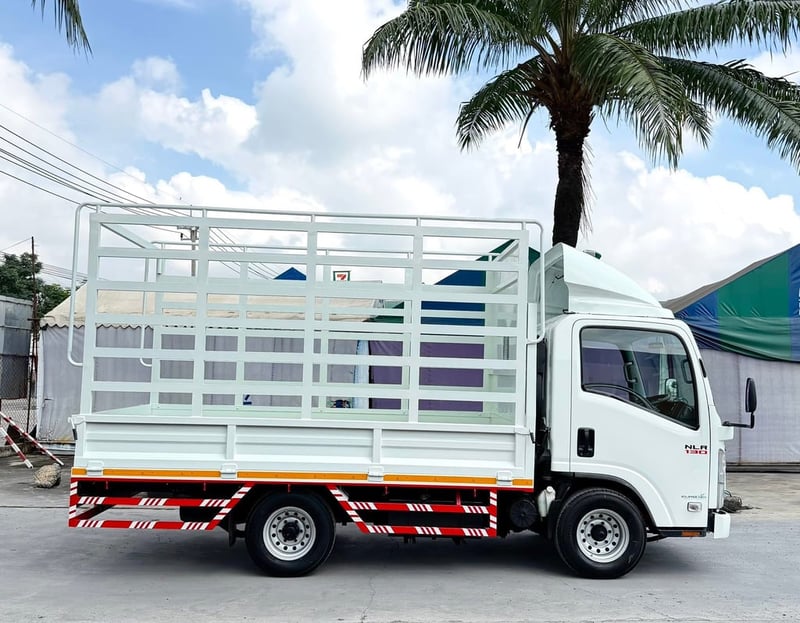 รถ ISUZU NLR 130 แรง ปี 2563 (รถห้างแท้ ) กะบะเหล็กคอกสูง  ยาว 3.50 ม.มือเดียว รถสวยมาก
