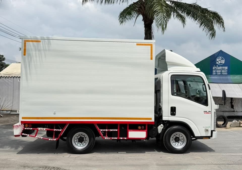 รถ ISUZU NLR 130 แรง ปี 2564 (รถห้างแท้ ) ไมล์น้อยมาก  มือเดียว สวยมาก ตู้แห้ง ยาว 3.20 ม. กว้าง 1.90 ม.