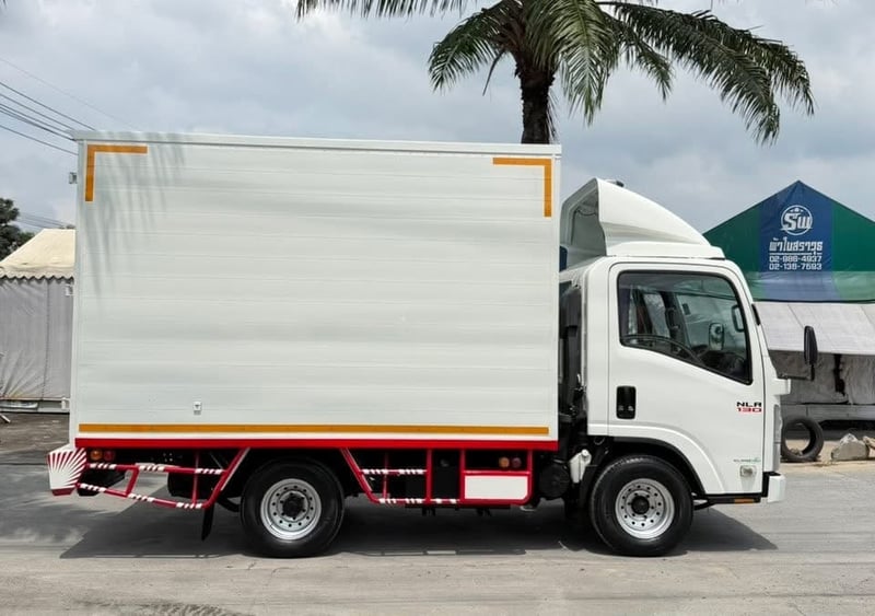 รถ ISUZU NLR 130 แรง ปี 2564 (รถห้างแท้ ) ไมล์น้อยมาก มือเดียว สวยมาก ตู้แห้ง ยาว 3.20 ม. กว้าง 1.90 ม. รถ ISUZU NLR 130 แรง ปี 2564 (รถห้างแท้ ) ไมล์น้อยมาก มือเดียว สวยมาก ตู้แห้ง ยาว 3.20 ม. กว้าง 1.90 ม.