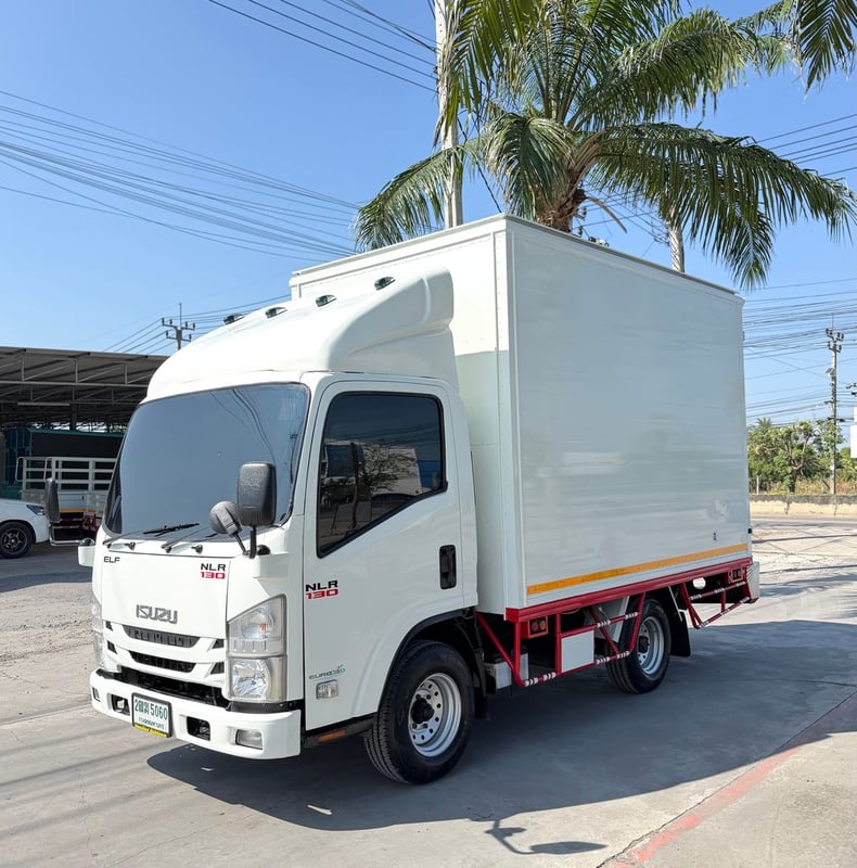 รถ ISUZU NLR 130 แรง ปี 2560 รถห้างแท้(4 ล้อไม่ติดเวลา) ตู้แห้ง ยาว 3.30 ม. กว้าง1.85 ม. 