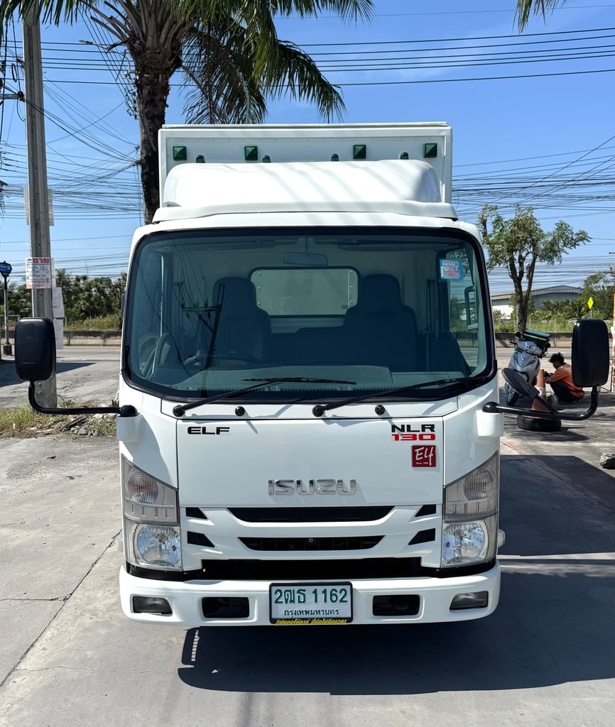 ISUZU NLR 130แรงม้า รถบรรทุก 4ล้อ ไม่ติดเวลา ตู้แห้ง 3 บาน ปี 2561