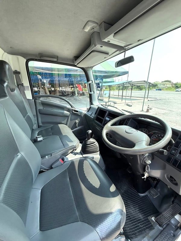 รถ ISUZU NLR 130 แรง ปี 2555 รถห้างแท้  (4 ล้อไม่ติดเวลา) ตู้แห้ง #ยาว 3.30 ม.#กว้าง 1.90 ม.