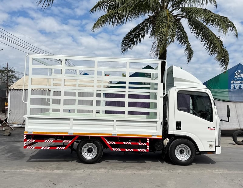 รถ ISUZU NLR 130 แรง ปี 2564  (รถห้างแท้ )  มือเดียว สวยมาก  กะบะเหล็กคอกสูง  ยาว 3.50 ม.กว้าง 1.90 ม.