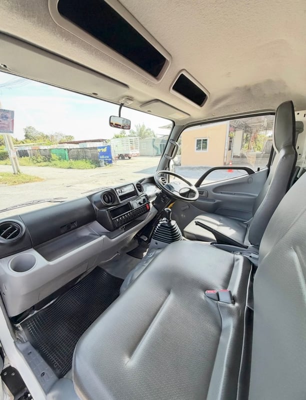 รถ HINO 300 ATOM ( 4 ล้อป้ายเล็กไม่ติดเวลา) ปี 2561  รถสวย ไมล์น้อย มือเดียว  ออกจากห้าง