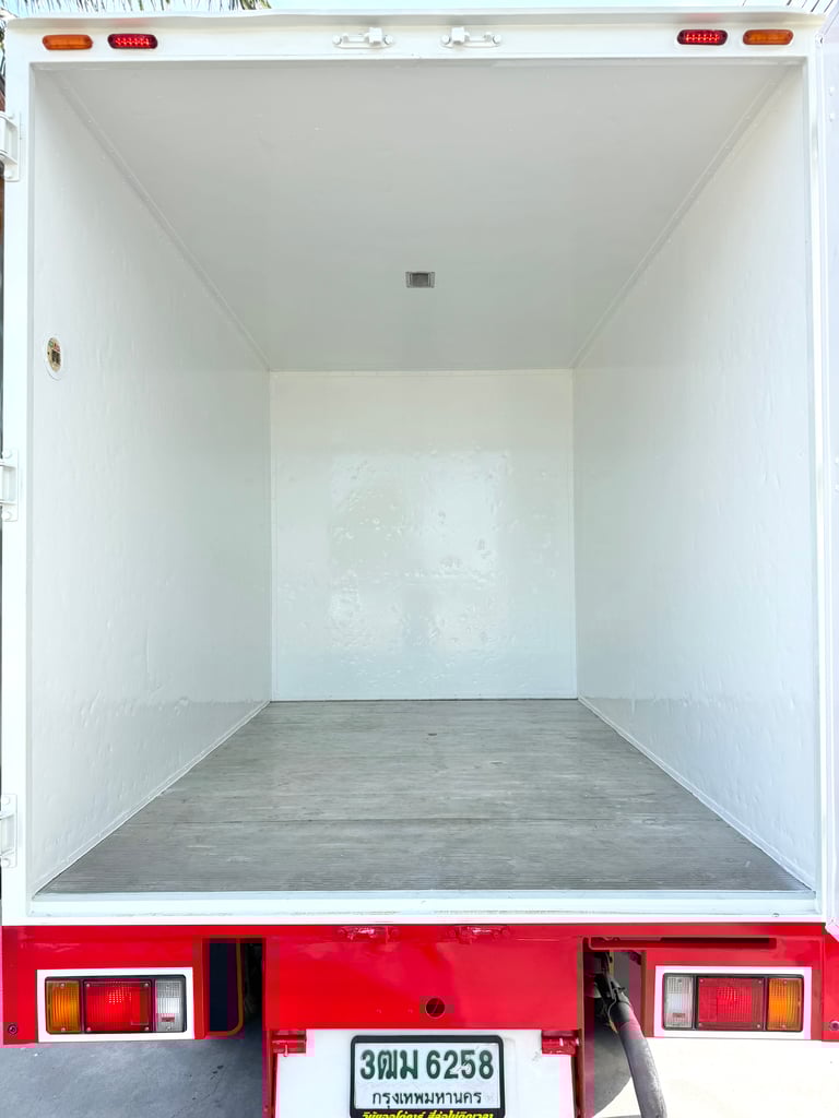 ISUZU NLR 130 แรงม้า รถบรรทุก 4 ล้อไม่ติดเวลา โฉมใหม่ ไฟโปรเจคเตอร์ ตู้แห้ง ปี 2565