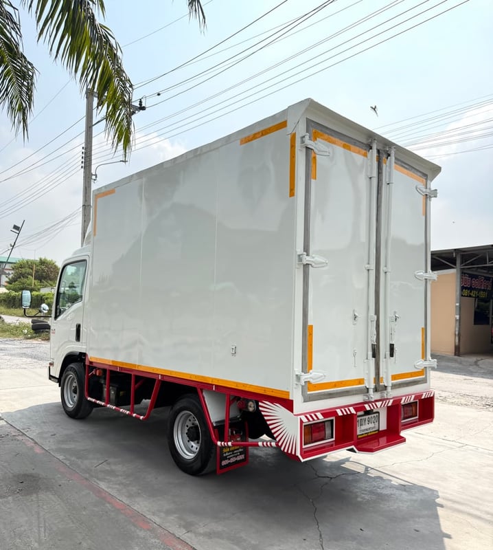 ISUZU NLR 130แรงม้า (รถบรรทุก 4ล้อไม่ติดเวลา) ตู้แห้ง ปี 2559