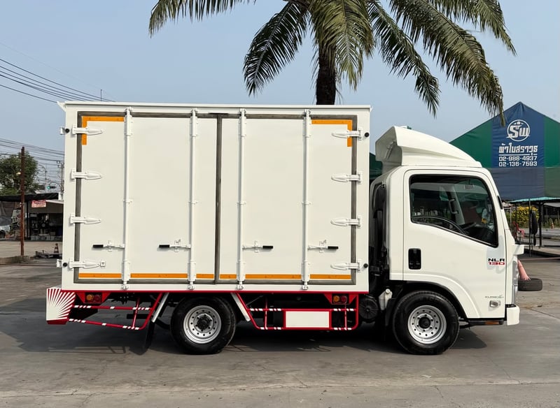รถ ISUZU NLR 130 แรง ปี 2561 (รถห้างแท้ ) ตู้แห้ง 10 บาน ยาว3.20 ม.กว้าง 1.90 ม. รถ ISUZU NLR 130 แรง ปี 2561 (รถห้างแท้ ) ตู้แห้ง 10 บาน ยาว3.20 ม.กว้าง 1.90 ม.