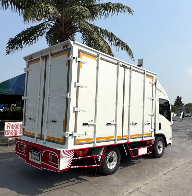 รถ ISUZU NLR 130 แรง ปี 2564  (รถห้างแท้ )  #ตู้แห้ง10บาน ยาว3.20 ม.กว้าง 1.90 ม. รถสวยมาก มือเดียว