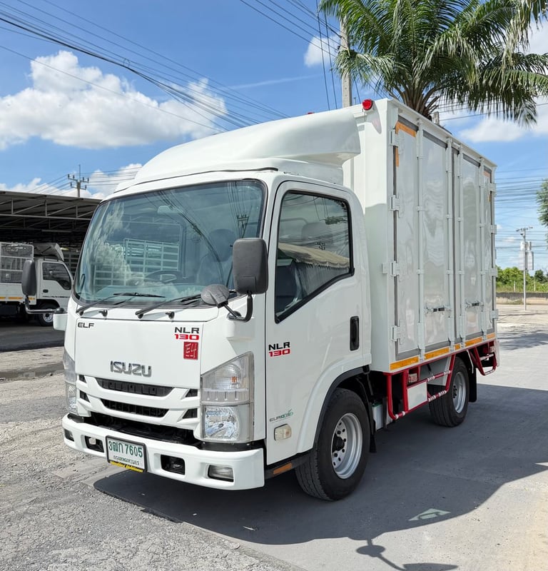 ISUZU NLR 130 แรงม้า ปี 2563 รถบรรทุก 4 ล้อ ตู้แห้ง เปิดรอบด้าน  สวยมาก พร้อมใช้งาน