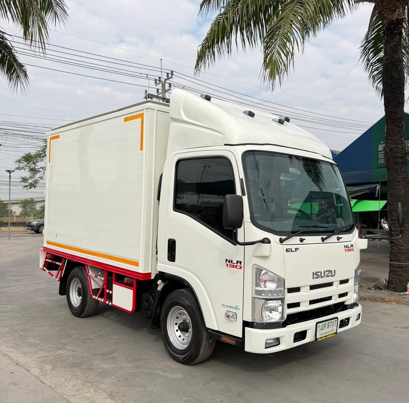 ISUZU NLR 130 แรงม้า รถบรรทุก 4 ล้อไม่ติเวลา ตู้แห้ง ปี2016 ISUZU NLR 130 แรงม้า รถบรรทุก 4 ล้อไม่ติเวลา ตู้แห้ง ปี2016
