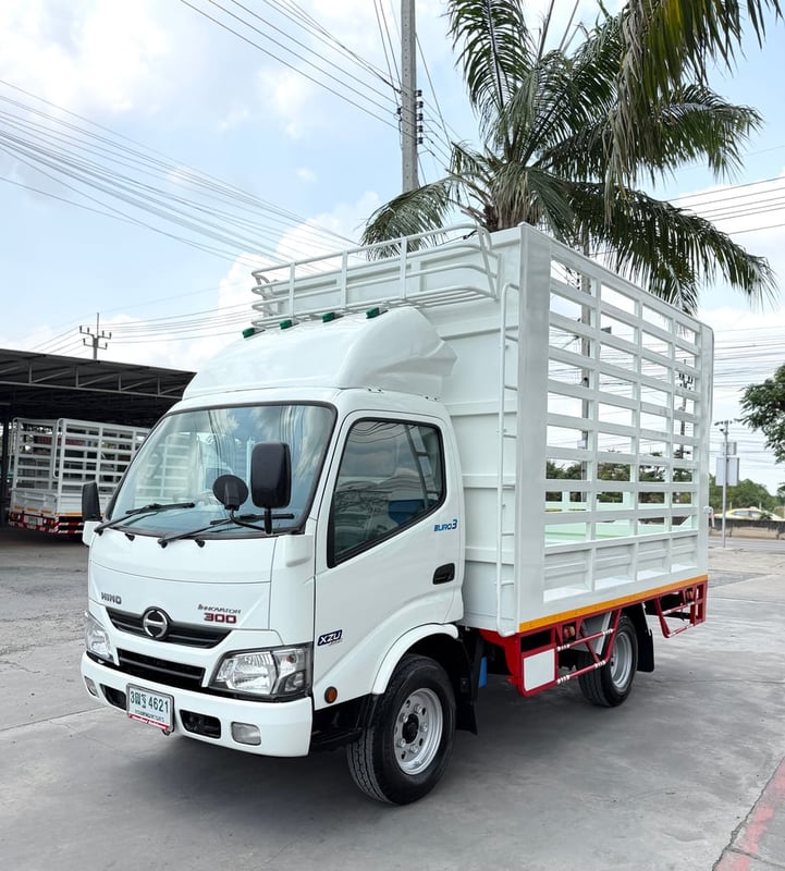 HINO XZU 136 แรงม้า  4ล้อไม่ติดเวลา  ปี 2564 กะบะเหล็กคอกสูง ยาว 3.50 ม.