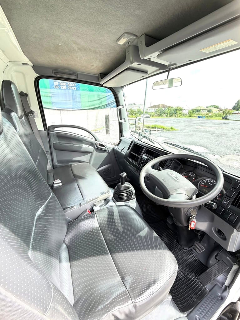 รถ ISUZU NLR 130 แรง ปี 2564 (รถห้างแท้ ) ไมล์น้อยมาก  มือเดียว สวยมาก ตู้แห้ง ยาว 3.20 ม. กว้าง 1.90 ม.