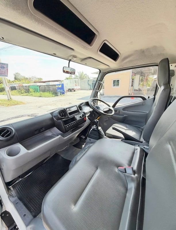 รถ HINO 300 ATOM ( 4 ล้อป้ายเล็กไม่ติดเวลา)  ปี 2561  รถสวย ไมล์ 84,955 มือเดียว  ออกจากห้าง