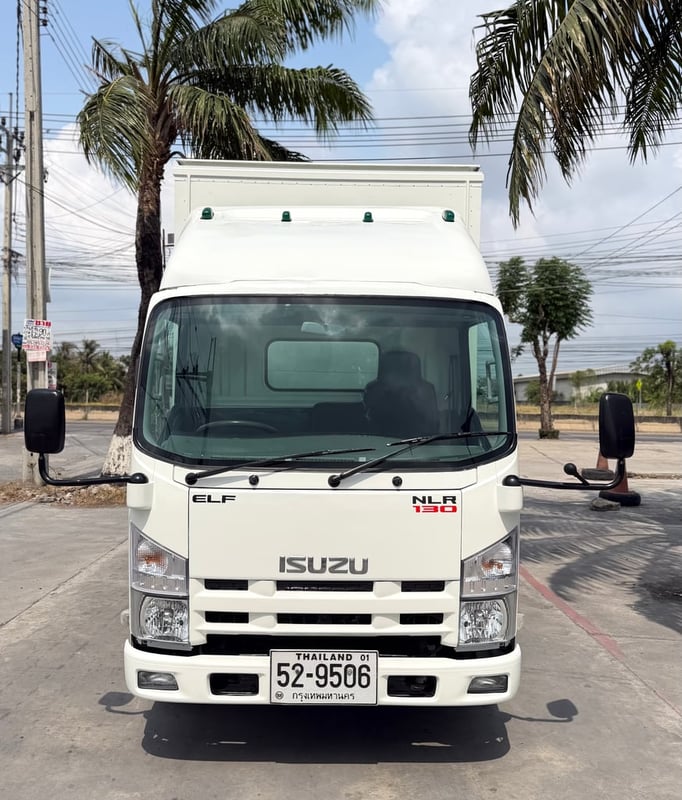 รถ ISUZU NLR 130 แรง ปี 2555 รถห้างแท้  (4 ล้อไม่ติดเวลา) ตู้แห้ง #ยาว 3.30 ม.#กว้าง 1.90 ม.