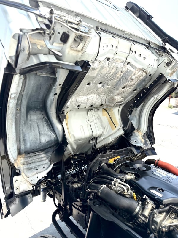 รถ ISUZU NLR 130 แรง ปี 2560 รถห้างแท้(4 ล้อไม่ติดเวลา) ตู้แห้ง ยาว 3.30 ม. กว้าง1.85 ม. 