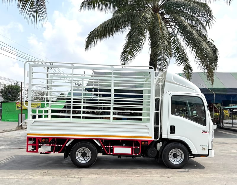 รถ ISUZU NLR 130 แรง ปี 2555 รถห้างแท้  (4 ล้อไม่ติดเวลา) กะบะคอกสูง ยาว 3.30 ม.กว้าง 1.90 ม. รถมือเดียว สวยมาก