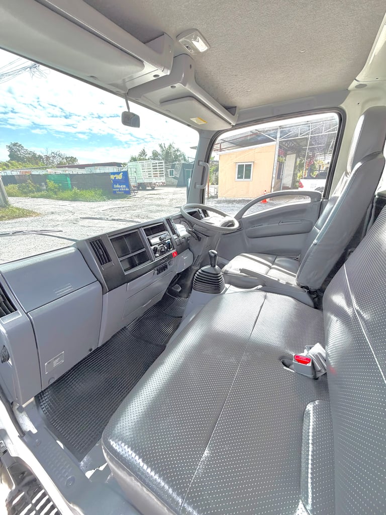 รถ ISUZU NLR 130 แรง ปี 2563  รถห้างแท้ )  มือเดียว สวยมาก  กะบะเหล็กคอกสูง  ยาว 3.50 ม.กว้าง 1.90 ม.