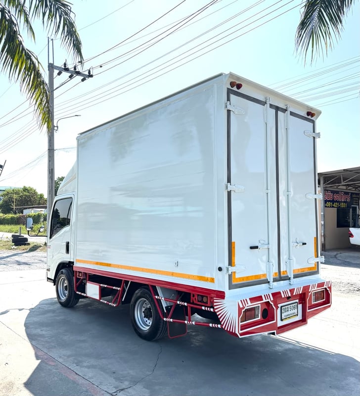 รถ ISUZU NLR 130 แรง ปี 2560 รถห้างแท้(4 ล้อไม่ติดเวลา) ตู้แห้ง ยาว 3.30 ม. กว้าง1.85 ม. 