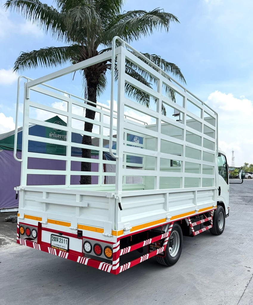 รถ ISUZU NLR 130 แรง ปี 2563 (รถห้างแท้ ) กะบะเหล็กคอกสูง  ยาว 3.50 ม.มือเดียว รถสวยมาก