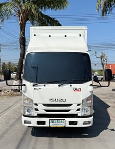 รถ ISUZU NLR 130 แรง ปี 2560 รถห้างแท้(4 ล้อไม่ติดเวลา) ตู้แห้ง ยาว 3.30 ม. กว้าง1.85 ม. 