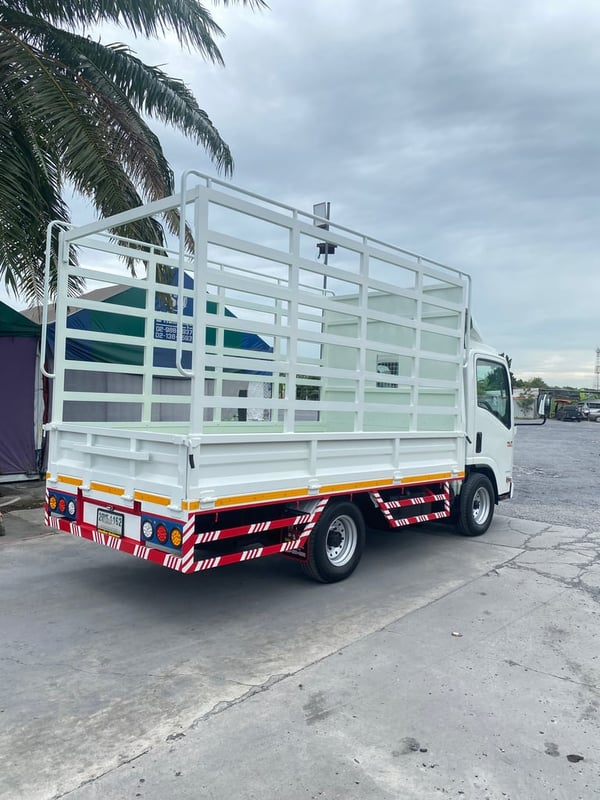 ISUZU NLR 130แรงม้า รถบรรทุก 4ล้อ  ปี2018 กระบะเหล็กคอกสูงใหม่ ยาว 3.50 เมตร