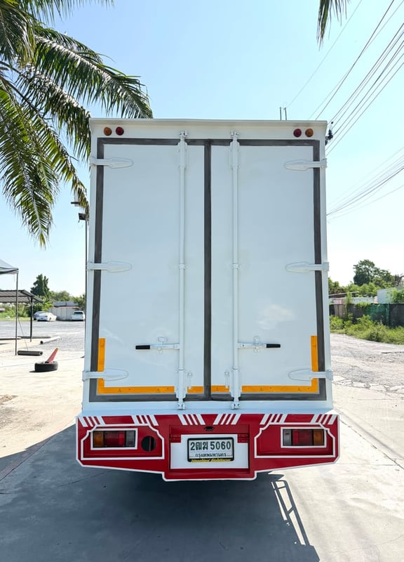 รถ ISUZU NLR 130 แรง ปี 2560 รถห้างแท้(4 ล้อไม่ติดเวลา) ตู้แห้ง ยาว 3.30 ม. กว้าง1.85 ม. 