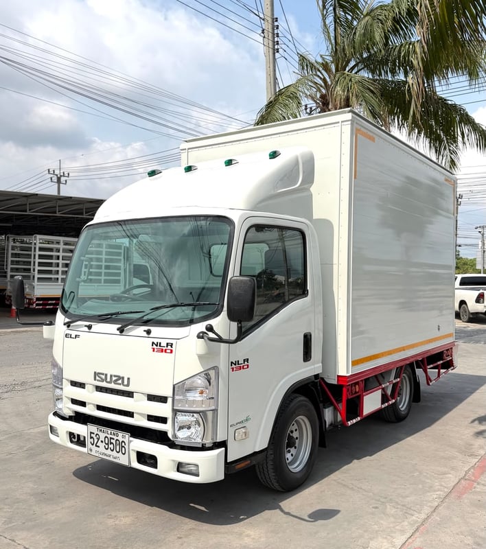 รถ ISUZU NLR 130 แรง ปี 2555 รถห้างแท้  (4 ล้อไม่ติดเวลา) ตู้แห้ง #ยาว 3.30 ม.#กว้าง 1.90 ม.