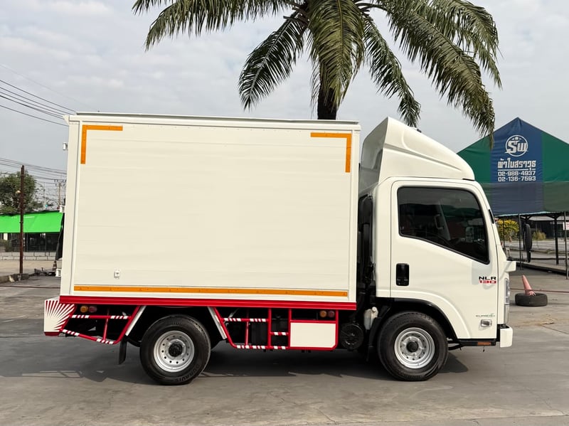 ISUZU NLR 130 แรงม้า รถบรรทุก 4 ล้อไม่ติเวลา ตู้แห้ง ปี2016 ISUZU NLR 130 แรงม้า รถบรรทุก 4 ล้อไม่ติเวลา ตู้แห้ง ปี2016