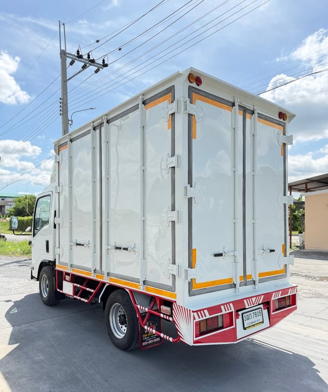 ISUZU NLR 130 แรงม้า ปี 2563 รถบรรทุก 4 ล้อ ตู้แห้ง เปิดรอบด้าน  สวยมาก พร้อมใช้งาน