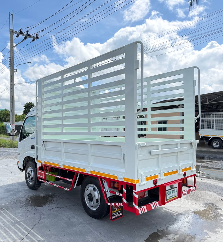 รถ HINO 300 ATOM ( 4 ล้อป้ายเล็ก ไม่ติดเวลา)  ปี 2561  มือเดียว  ออกจากห้าง