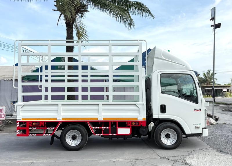 รถ ISUZU NLR 130 แรง ปี 2563  (รถห้างแท้ ) มือเดียว สวยมาก  กะบะเหล็กคอกสูง  ยาว 3.50 ม.