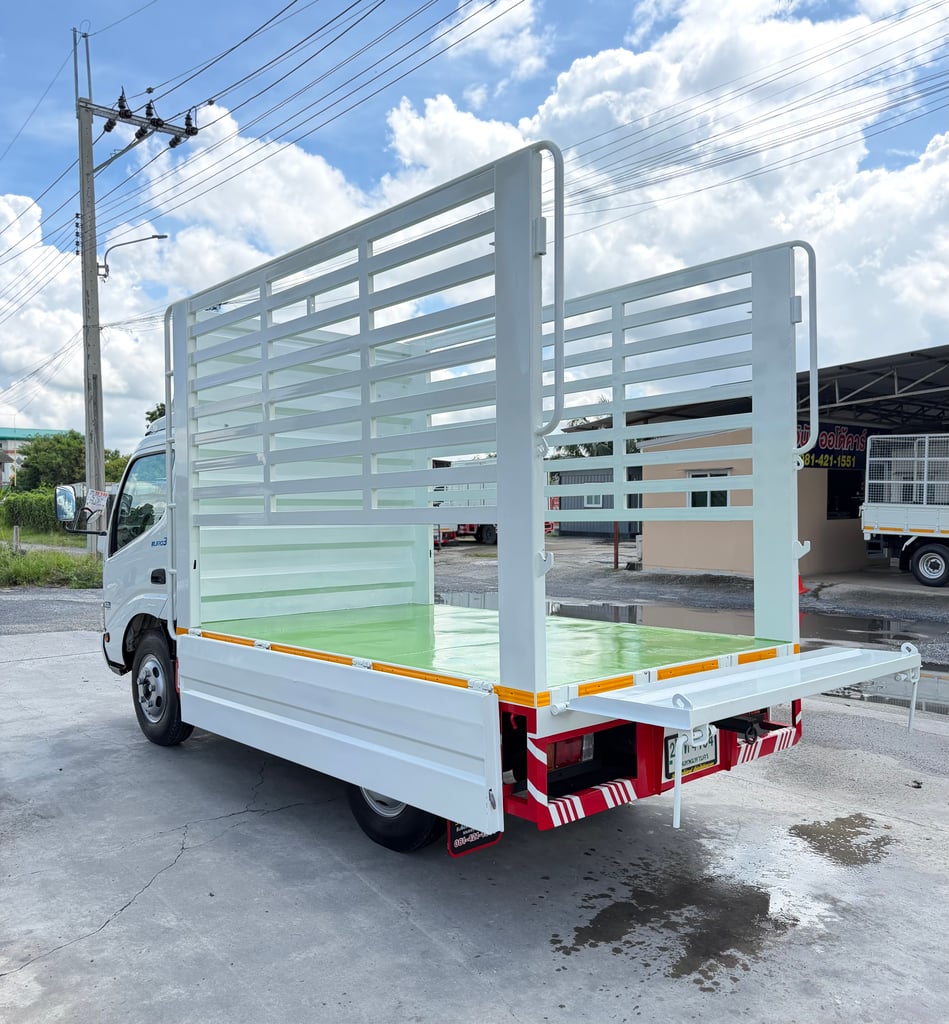 รถ HINO 300 ATOM ( 4 ล้อป้ายเล็ก ไม่ติดเวลา)  ปี 2561  มือเดียว  ออกจากห้าง