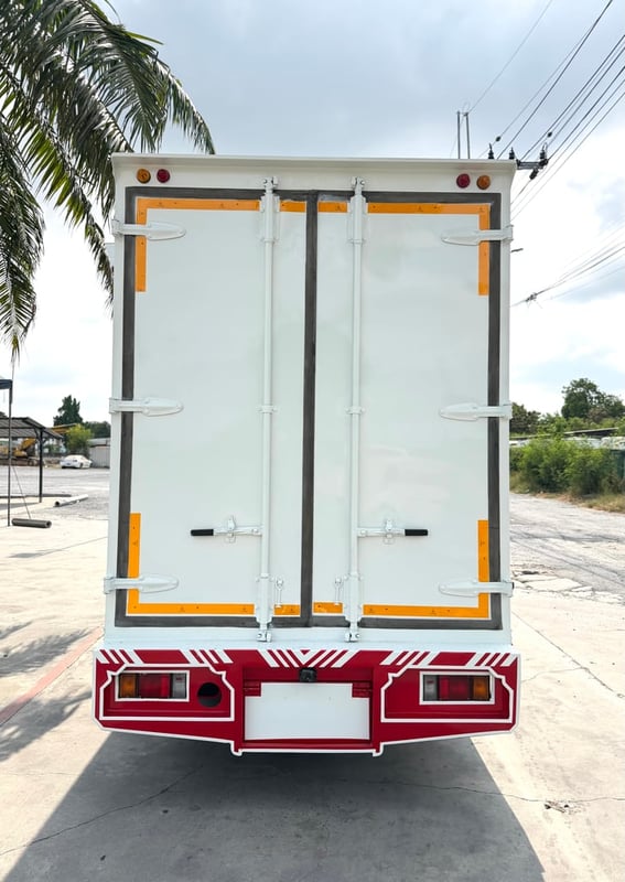 รถ ISUZU NLR 130 แรง ปี 2555 รถห้างแท้  (4 ล้อไม่ติดเวลา) ตู้แห้ง #ยาว 3.30 ม.#กว้าง 1.90 ม.