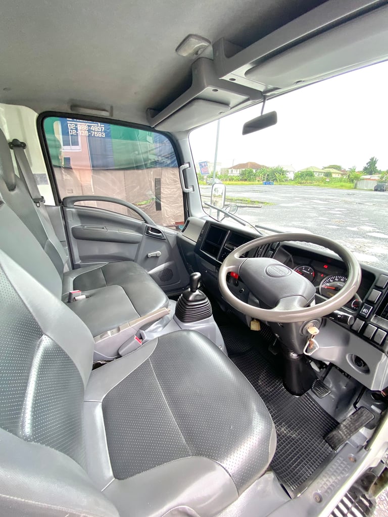 ISUZU NLR 130แรงม้า รถบรรทุก 4ล้อ ตู้แห้ง ปี2018 เลขไมล์ 72,359 กม.