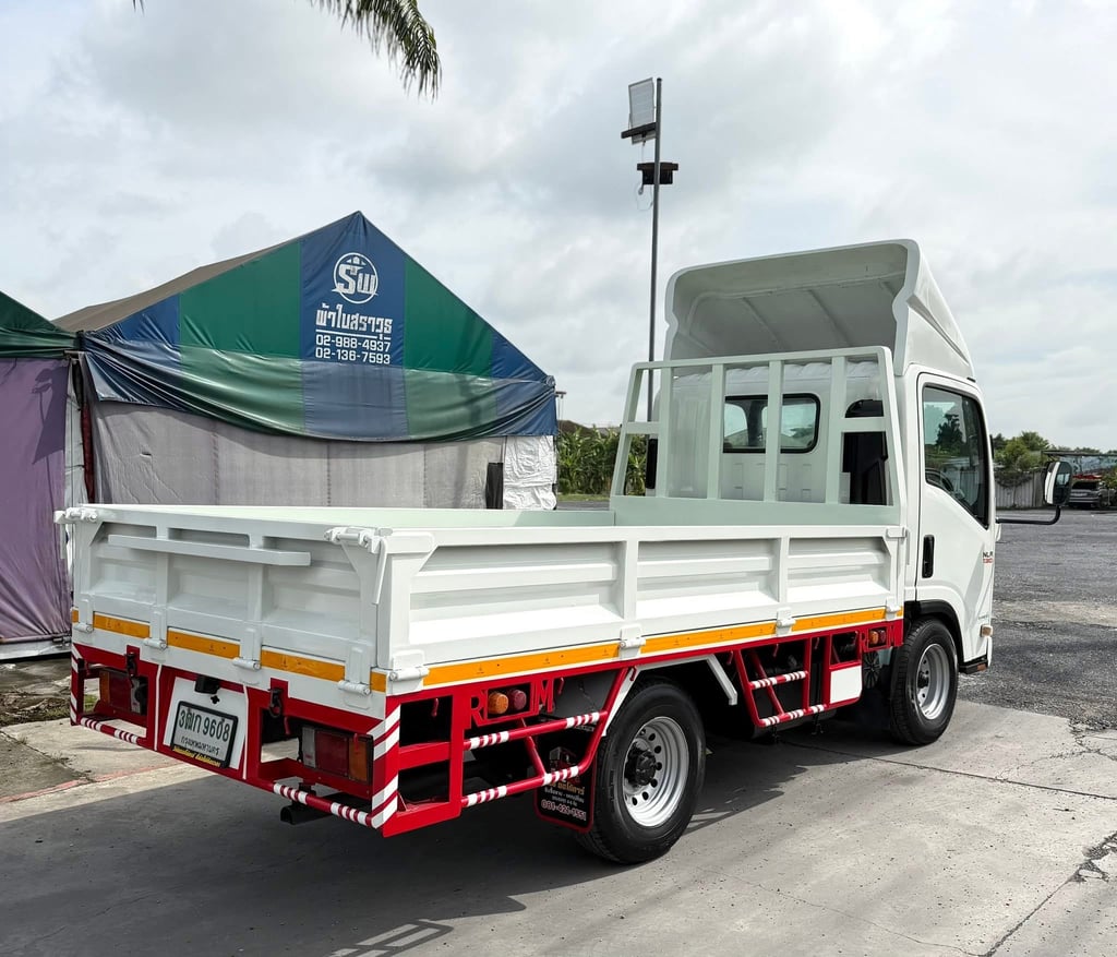 รถ ISUZU NLR 130 แรง ปี 2563 รถห้างแท้ (4 ล้อไม่ติดเวลา) #กะบะเหล็กเปิด3บาน ยาว 3.30 ม. รถสวย มือเดียว