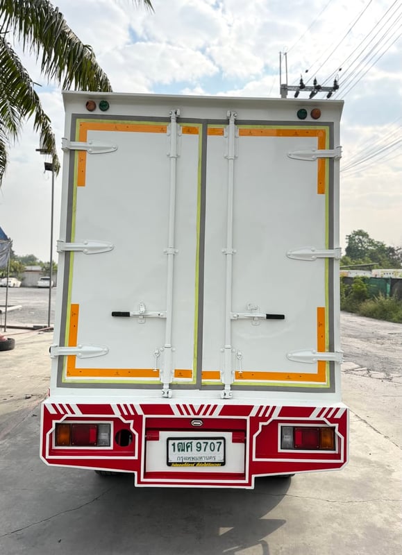 ISUZU NLR 130 แรงม้า รถบรรทุก 4 ล้อไม่ติเวลา ตู้แห้ง ปี2016 ISUZU NLR 130 แรงม้า รถบรรทุก 4 ล้อไม่ติเวลา ตู้แห้ง ปี2016