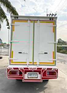 ISUZU NLR 130 แรงม้า รถบรรทุก 4 ล้อไม่ติเวลา  ตู้แห้ง ปี2016