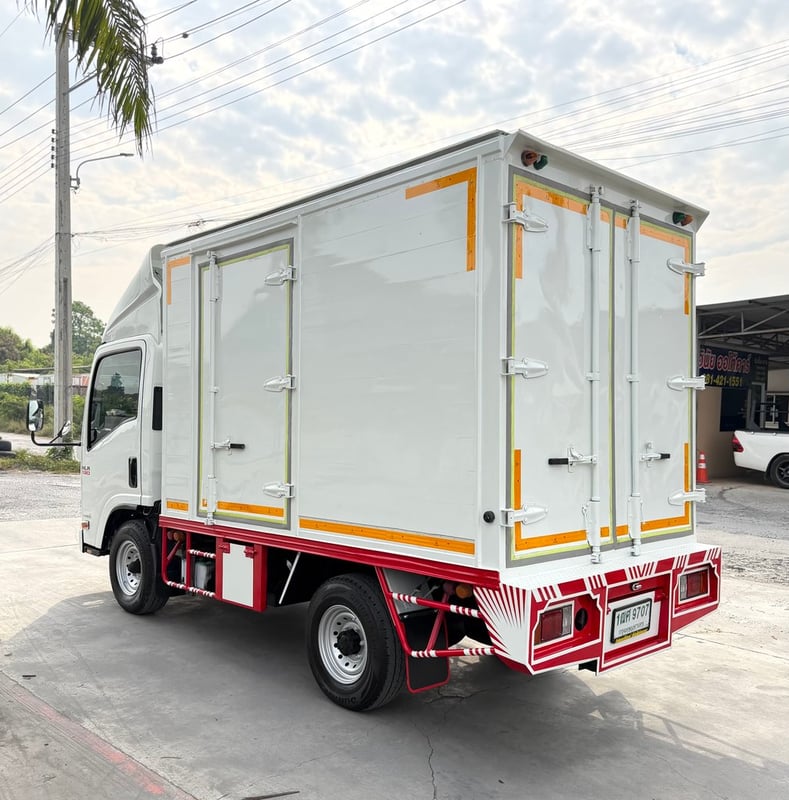 ISUZU NLR 130 แรงม้า รถบรรทุก 4 ล้อไม่ติเวลา ตู้แห้ง ปี2016 ISUZU NLR 130 แรงม้า รถบรรทุก 4 ล้อไม่ติเวลา ตู้แห้ง ปี2016