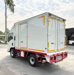 ISUZU NLR 130 แรงม้า รถบรรทุก 4 ล้อไม่ติเวลา  ตู้แห้ง ปี2016