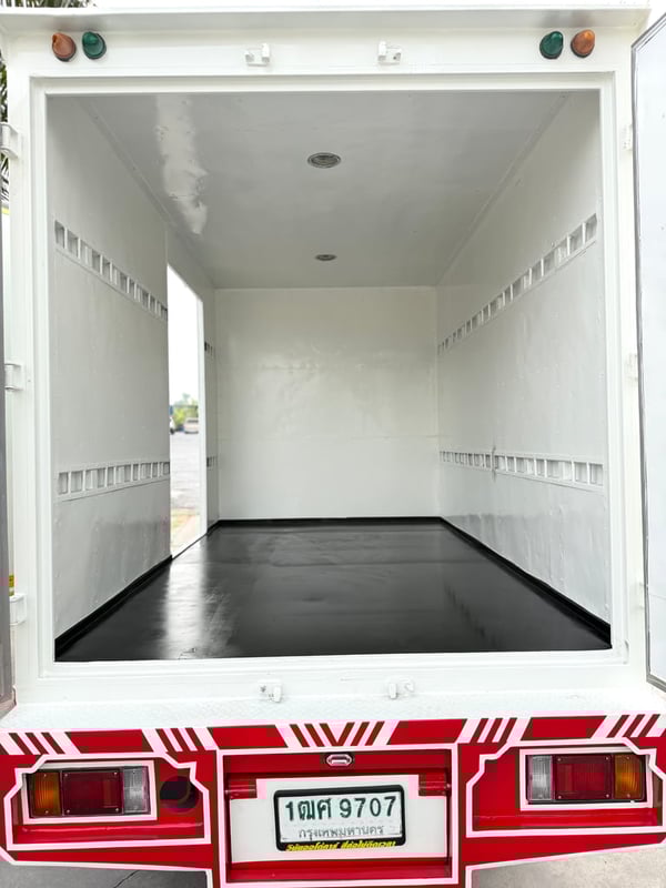 ISUZU NLR 130 แรงม้า รถบรรทุก 4 ล้อไม่ติเวลา ตู้แห้ง ปี2016 ISUZU NLR 130 แรงม้า รถบรรทุก 4 ล้อไม่ติเวลา ตู้แห้ง ปี2016