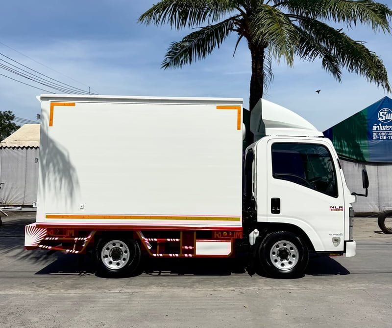 ISUZU NLR 130 แรงม้า รถบรรทุก 4ล้อไม่ติดเวลา ตู้แห้ง ปี 2023 เลขไมล์ 80,000 กม. ISUZU NLR 130 แรงม้า รถบรรทุก 4ล้อไม่ติดเวลา ตู้แห้ง ปี 2023 เลขไมล์ 80,000 กม.