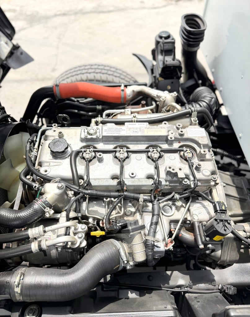 รถ ISUZU NLR 130 แรง ปี 2564 (รถห้างแท้ ) ไมล์น้อยมาก  มือเดียว สวยมาก ตู้แห้ง ยาว 3.20 ม. กว้าง 1.90 ม.