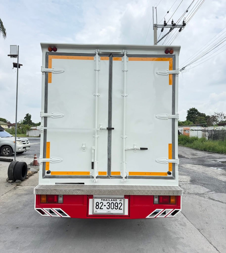 ISUZU NMR 130แรงม้า รถบรรทุก 6ล้อ ตู้แห้ง ปี2021 เลขไมล์ 42,000 กม.