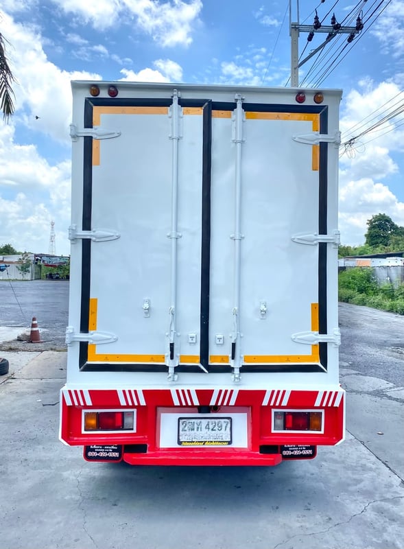 ISUZU NLR 130แรงม้า รถบรรทุก 4ล้อ ตู้แห้ง 10 บาน ปี2018
