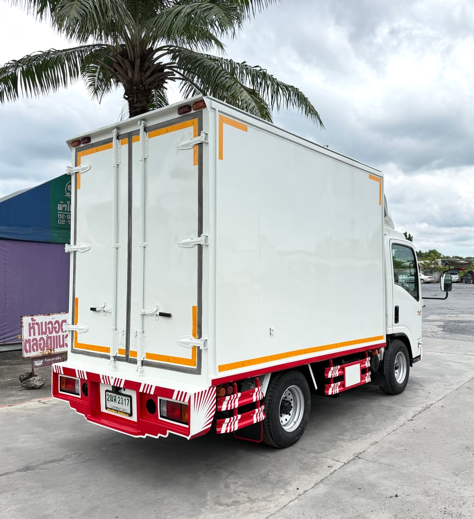 ISUZU NLR 130 แรงม้า รถบรรทุก 4 ล้อไม่ติดเวลา ตู้แห้ง ปี 2563