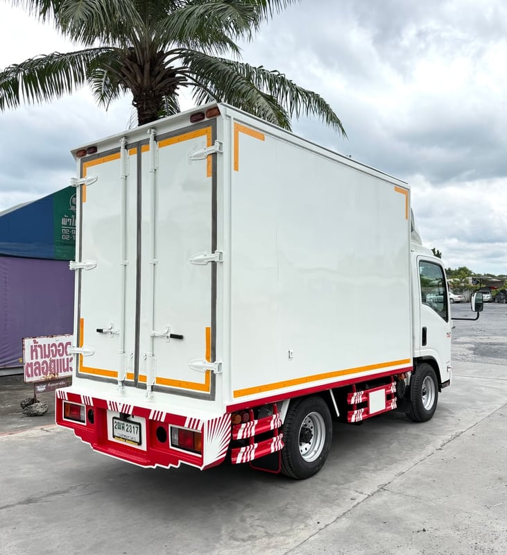 ISUZU NLR 130 แรงม้า รถบรรทุก 4 ล้อไม่ติดเวลา ตู้แห้ง ปี 2563