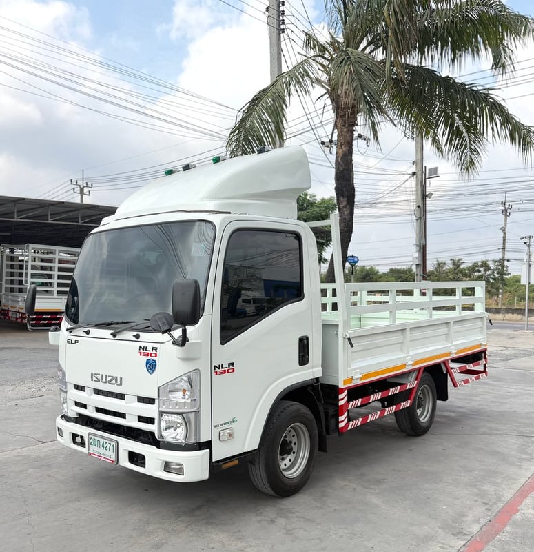 รถ ISUZU NLR 130 แรง ปี 2560 (รถห้างแท้ ) (4 ล้อไม่ติดเวลา) กะบะเหล็กเปิด 3 ด้าน ยาว3.50 ม. กว้าง1.95 ม. รถสวย มือเดียว