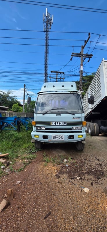 ISUZU FXZ 240แรงม้า รถบรรทุก 10ล้อ หัวลาก เฉพาะหัว ปี2000